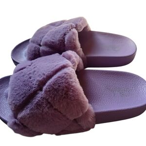Plush Purple Women's Slippers Size 6M